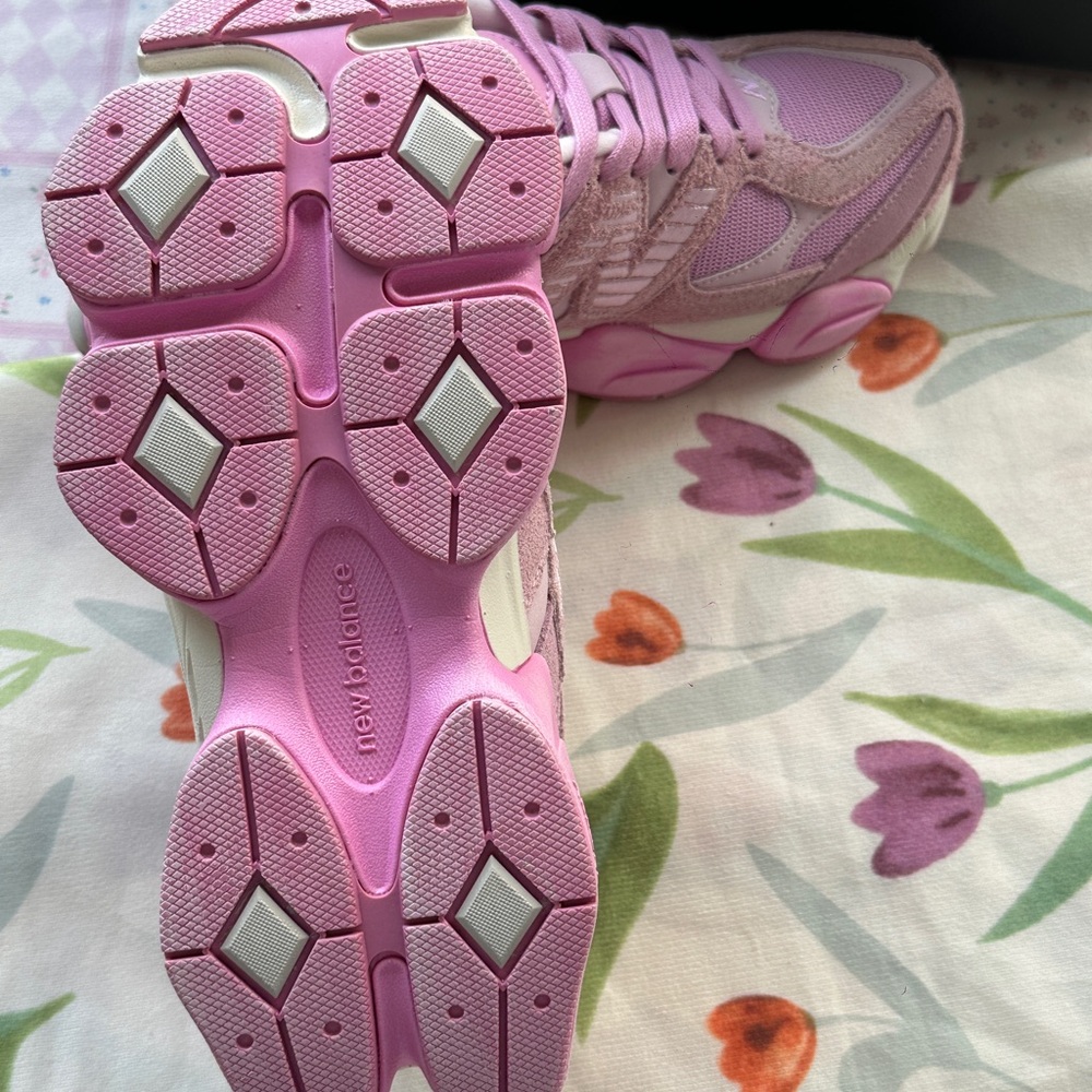 New Balance 9060 Series "Sakura Pink" Colorway (Dad Shoes) - Picture 4 of 9